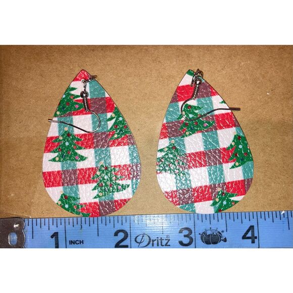 ☀️3/$12☀️ Christmas Tree Plaid Earrings - Picture 2 of 4